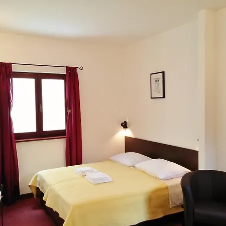 Apartment Kaleta Varos