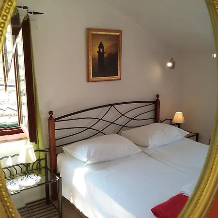 Kaleta Varos Apartment Split